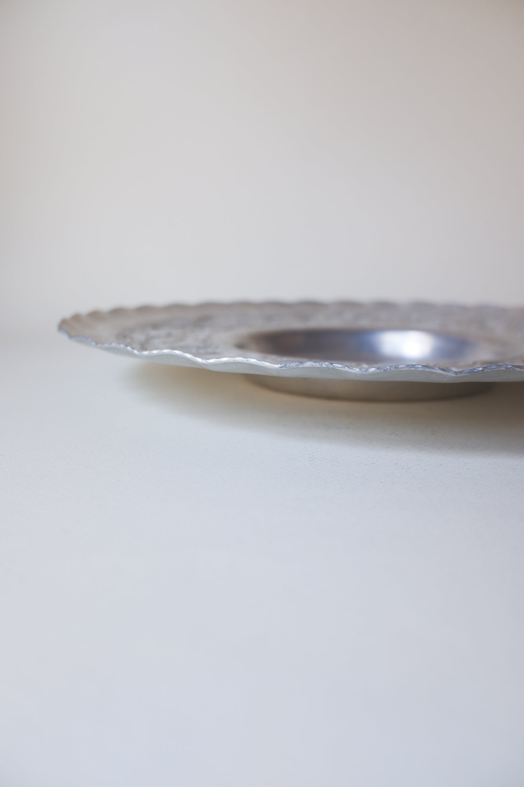 Vintage 浮雕花紋大圓盤