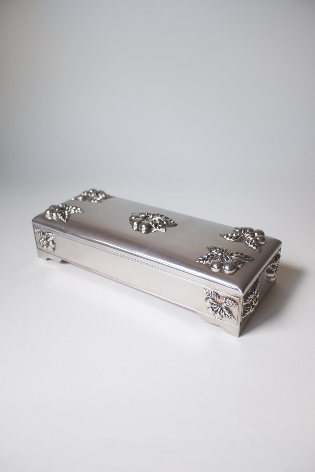 Vintage 鍍銀櫻桃浮雕首飾收納盒