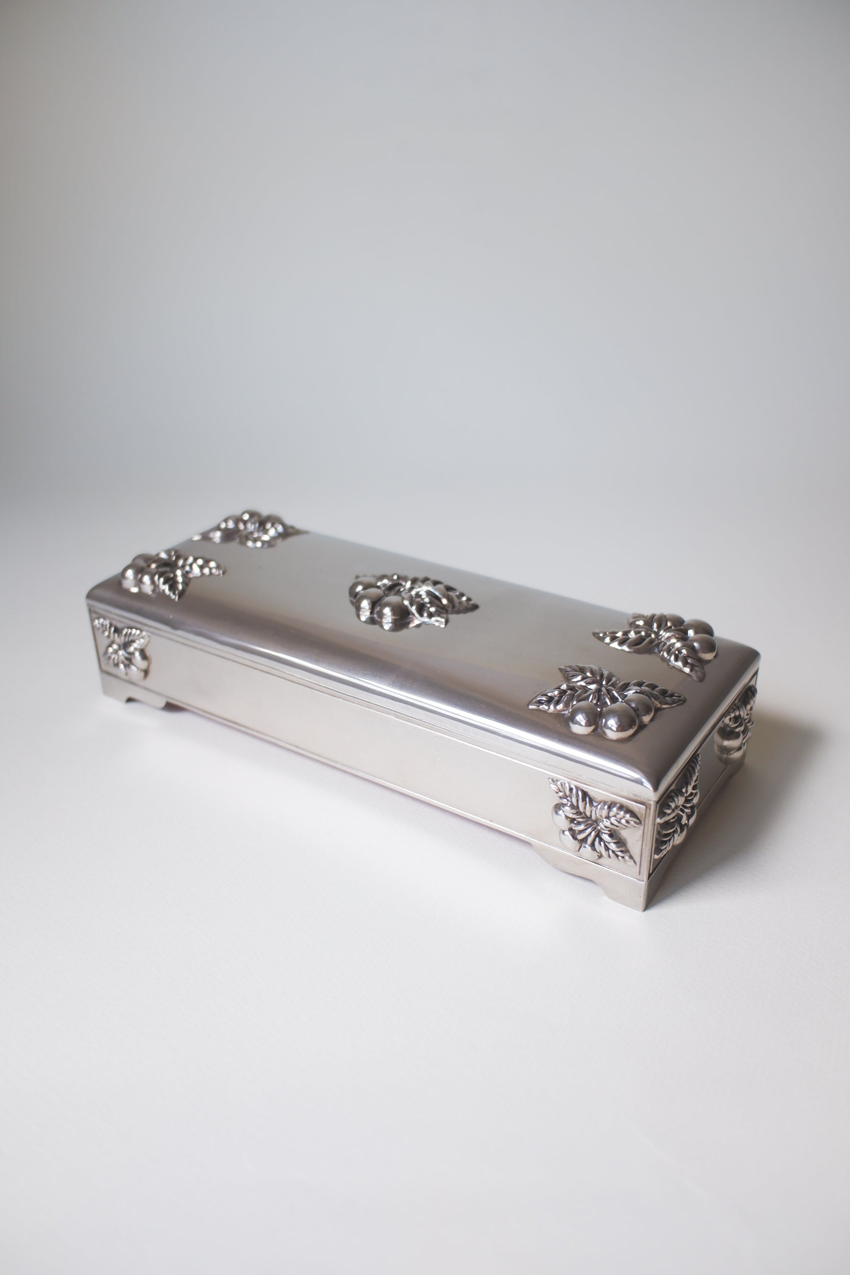 Vintage 鍍銀櫻桃浮雕首飾收納盒