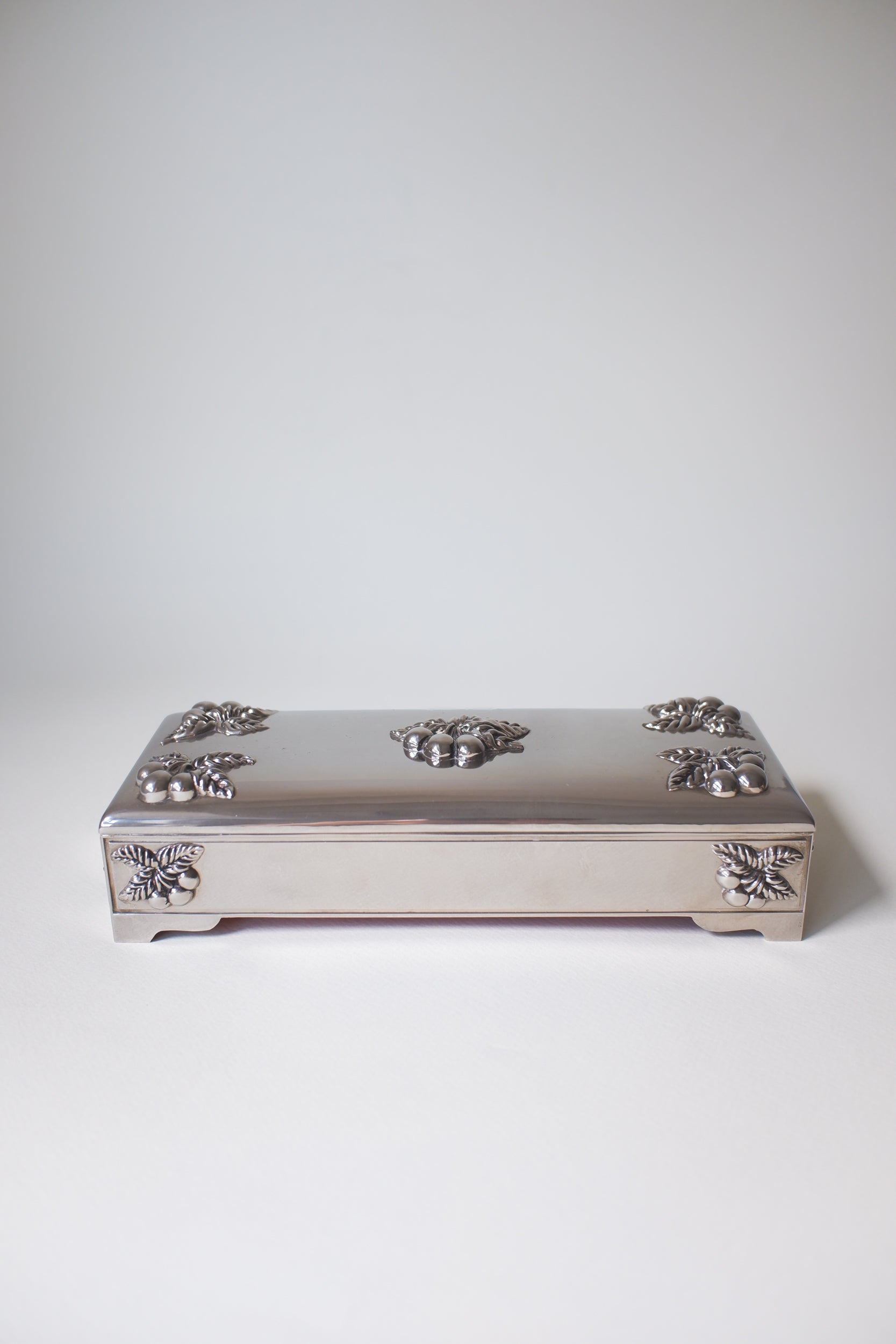 Vintage 鍍銀櫻桃浮雕首飾收納盒