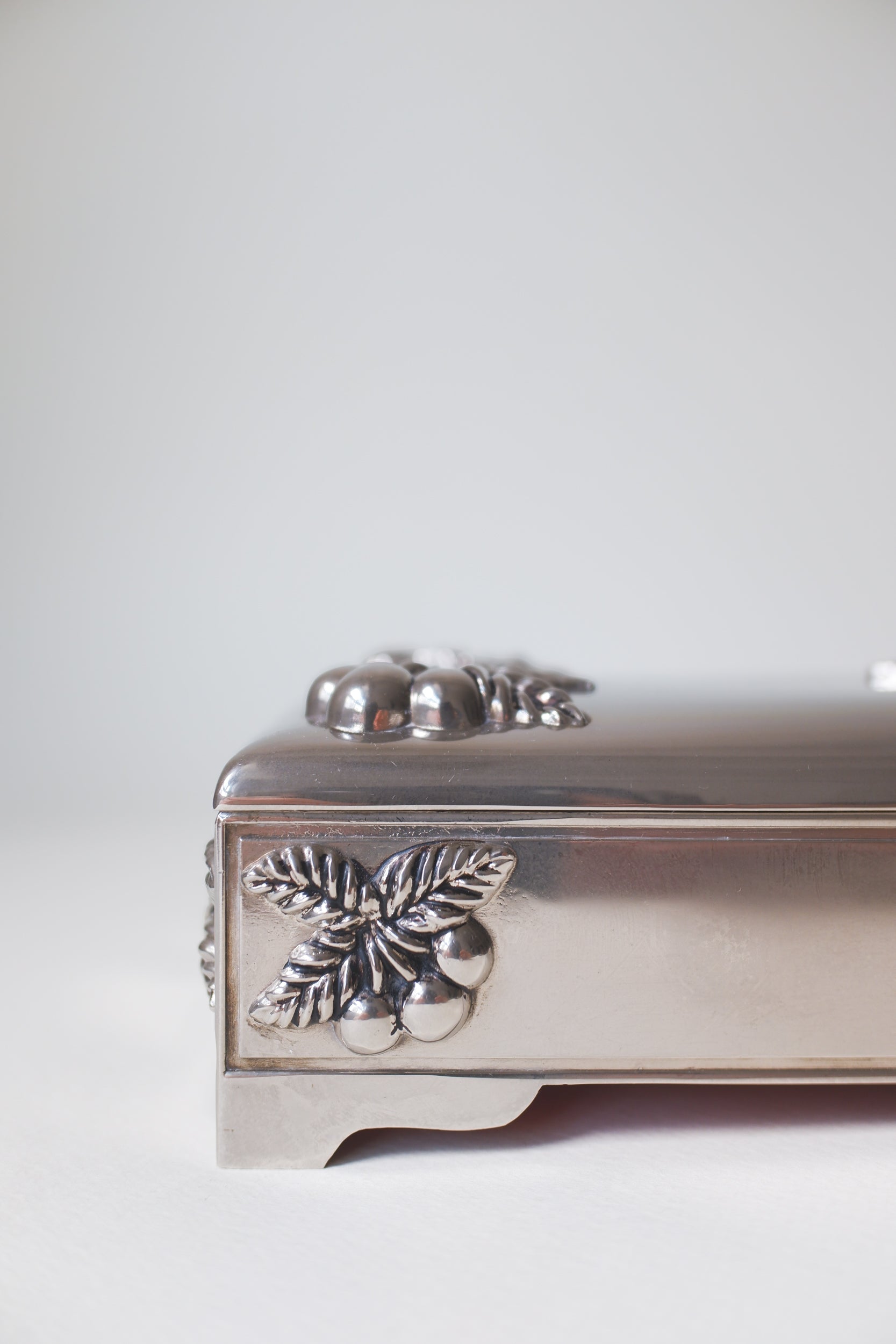 Vintage 鍍銀櫻桃浮雕首飾收納盒