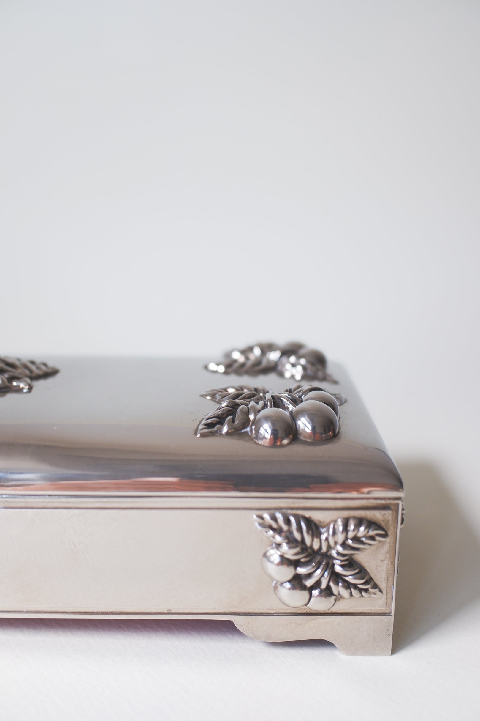 Vintage 鍍銀櫻桃浮雕首飾收納盒
