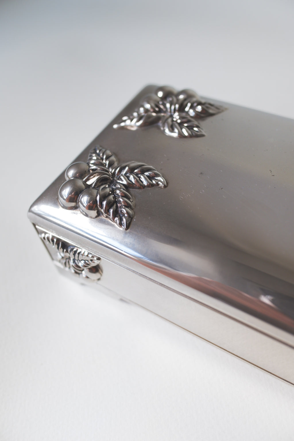 Vintage 鍍銀櫻桃浮雕首飾收納盒