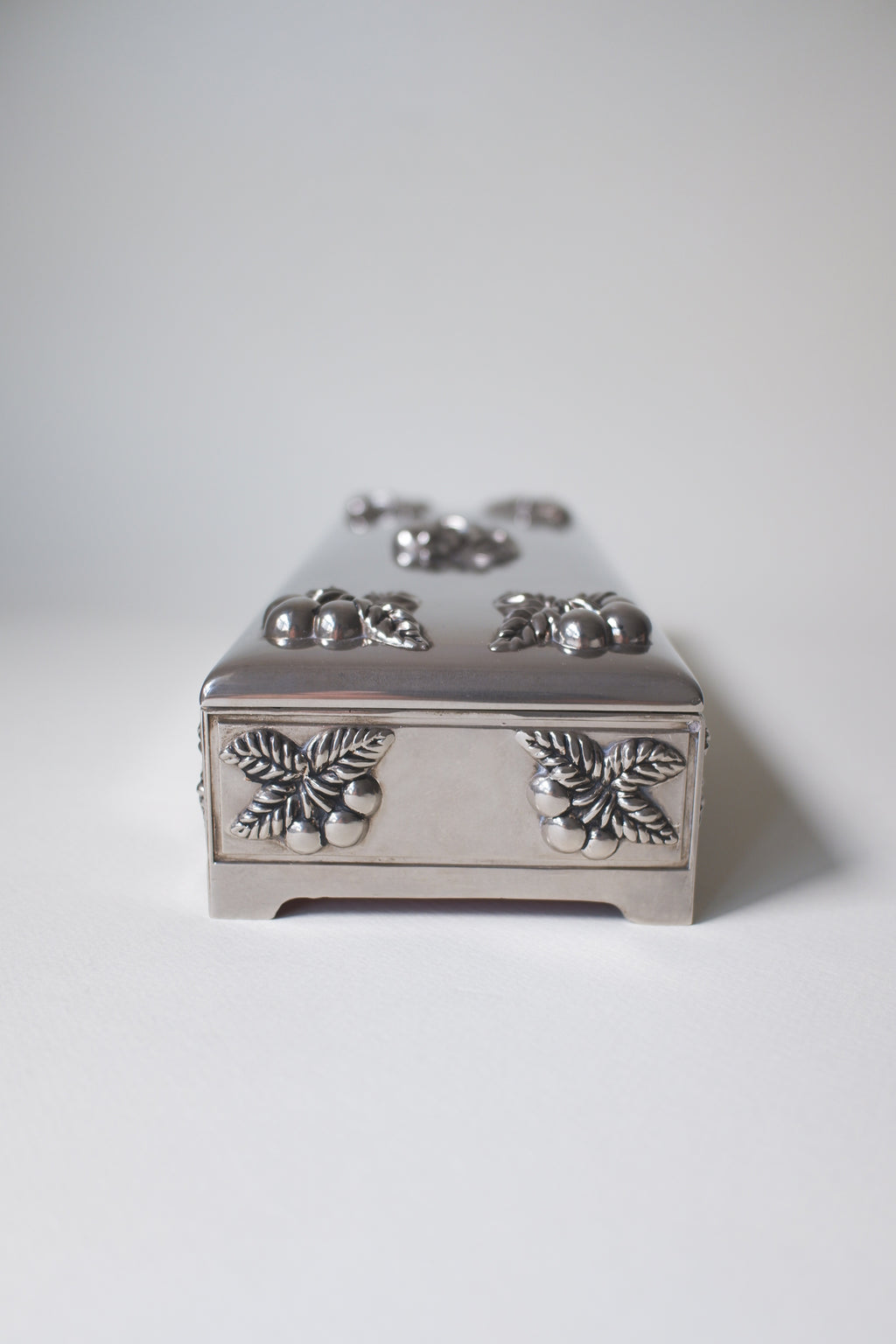 Vintage 鍍銀櫻桃浮雕首飾收納盒