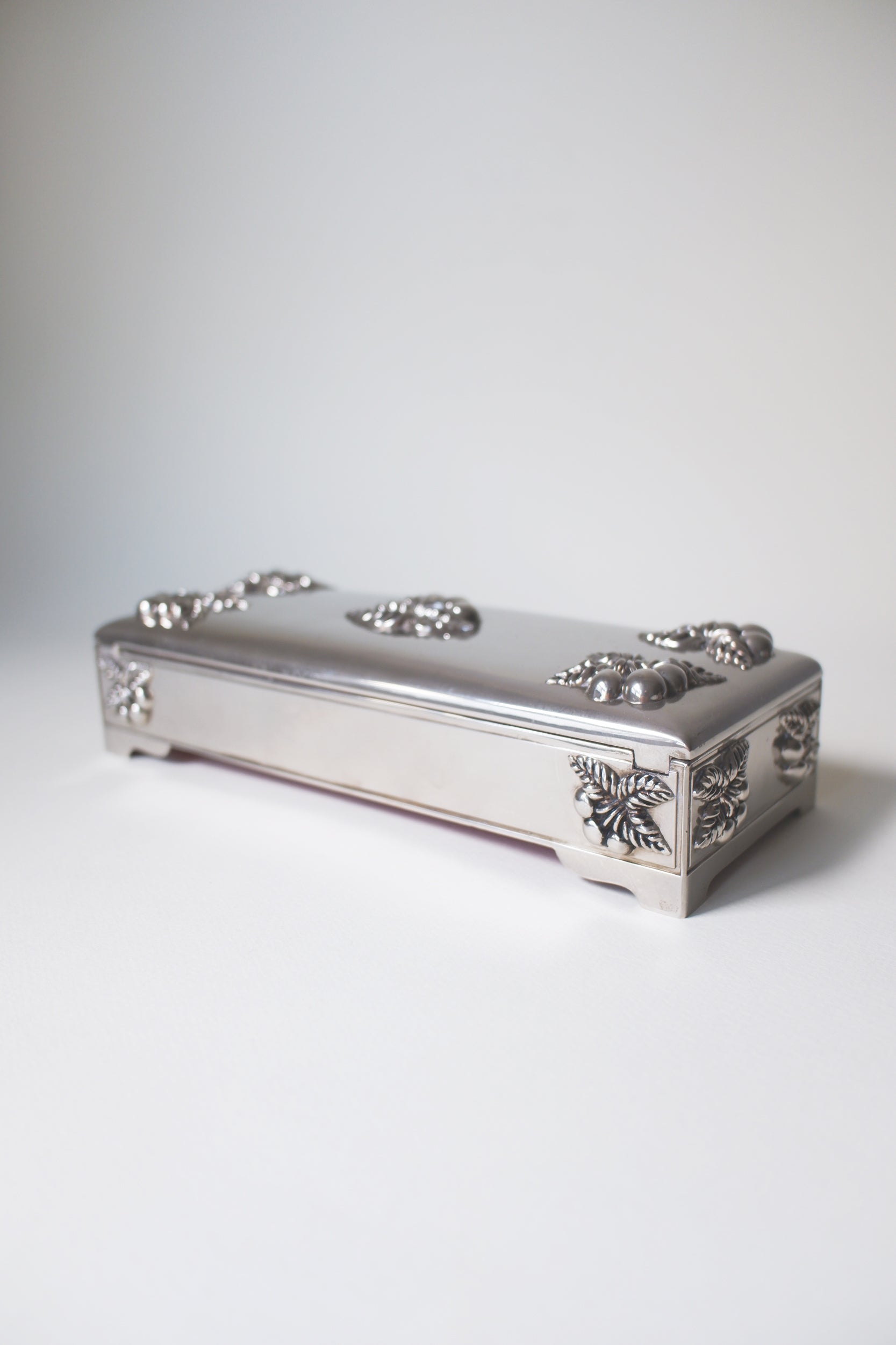 Vintage 鍍銀櫻桃浮雕首飾收納盒