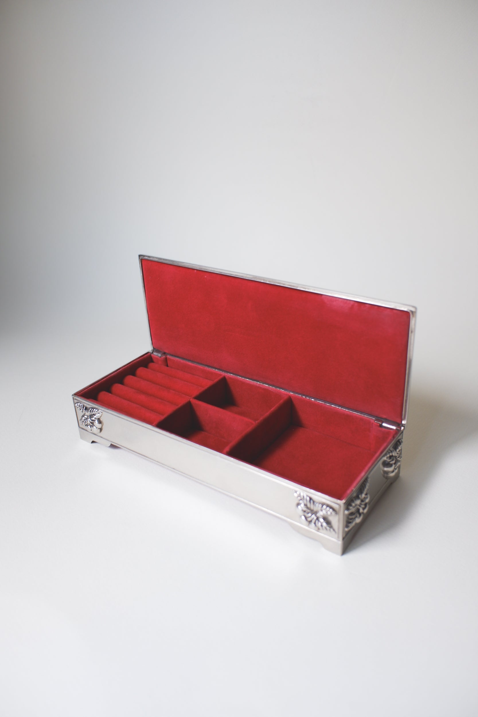 Vintage 鍍銀櫻桃浮雕首飾收納盒