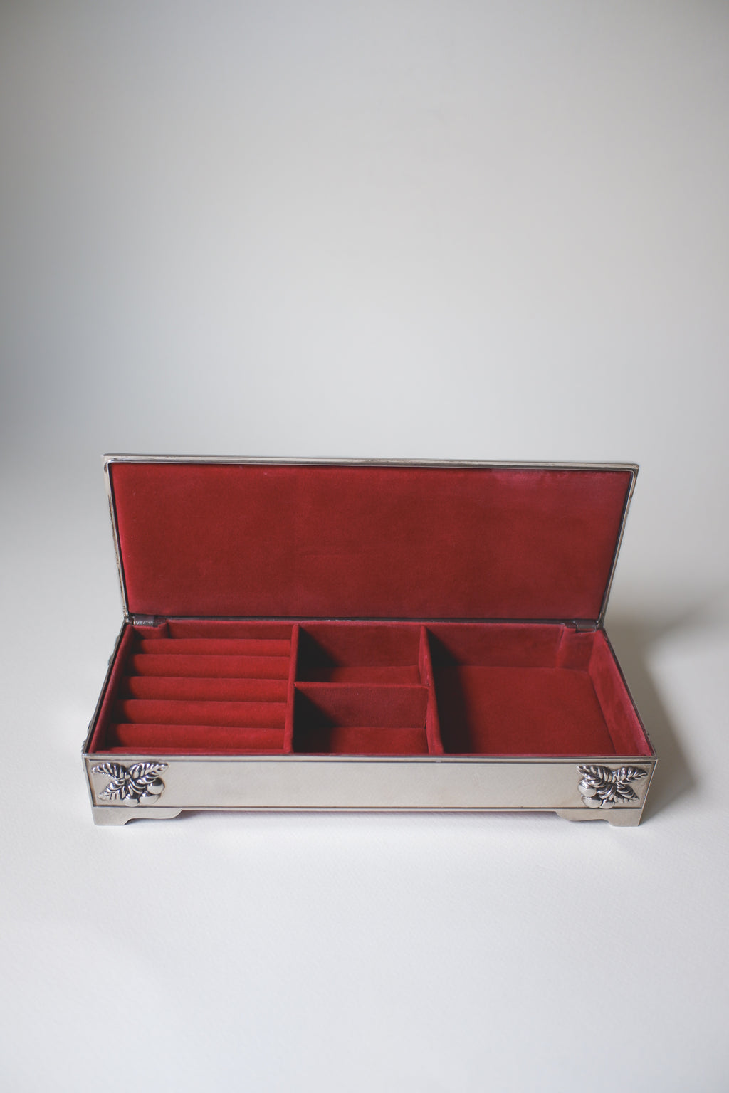 Vintage 鍍銀櫻桃浮雕首飾收納盒