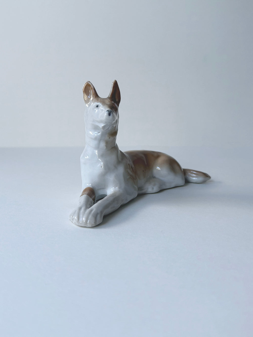 Vintage ceramic figurine｜修長陶瓷獵犬