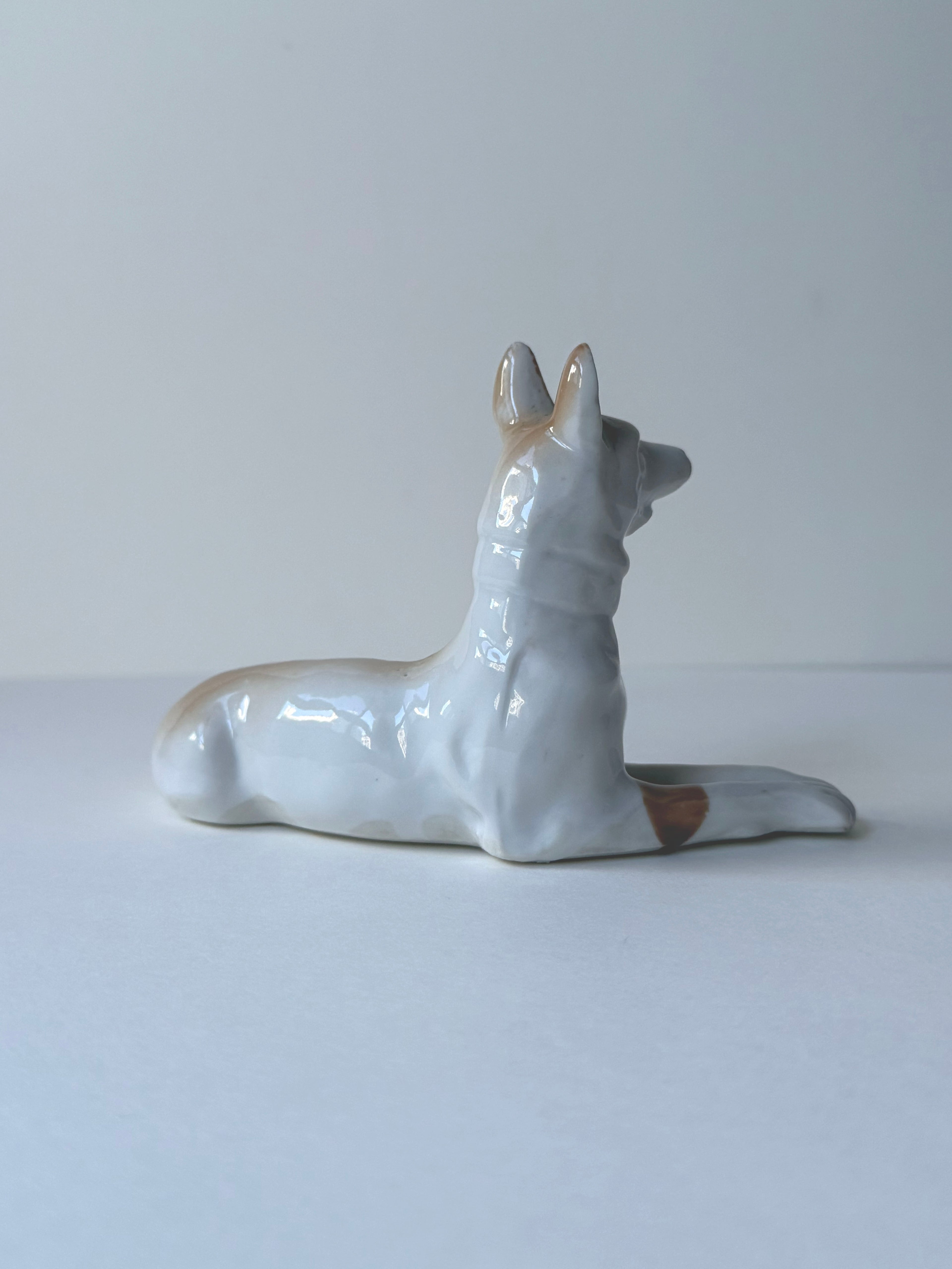 Vintage ceramic figurine｜修長陶瓷獵犬