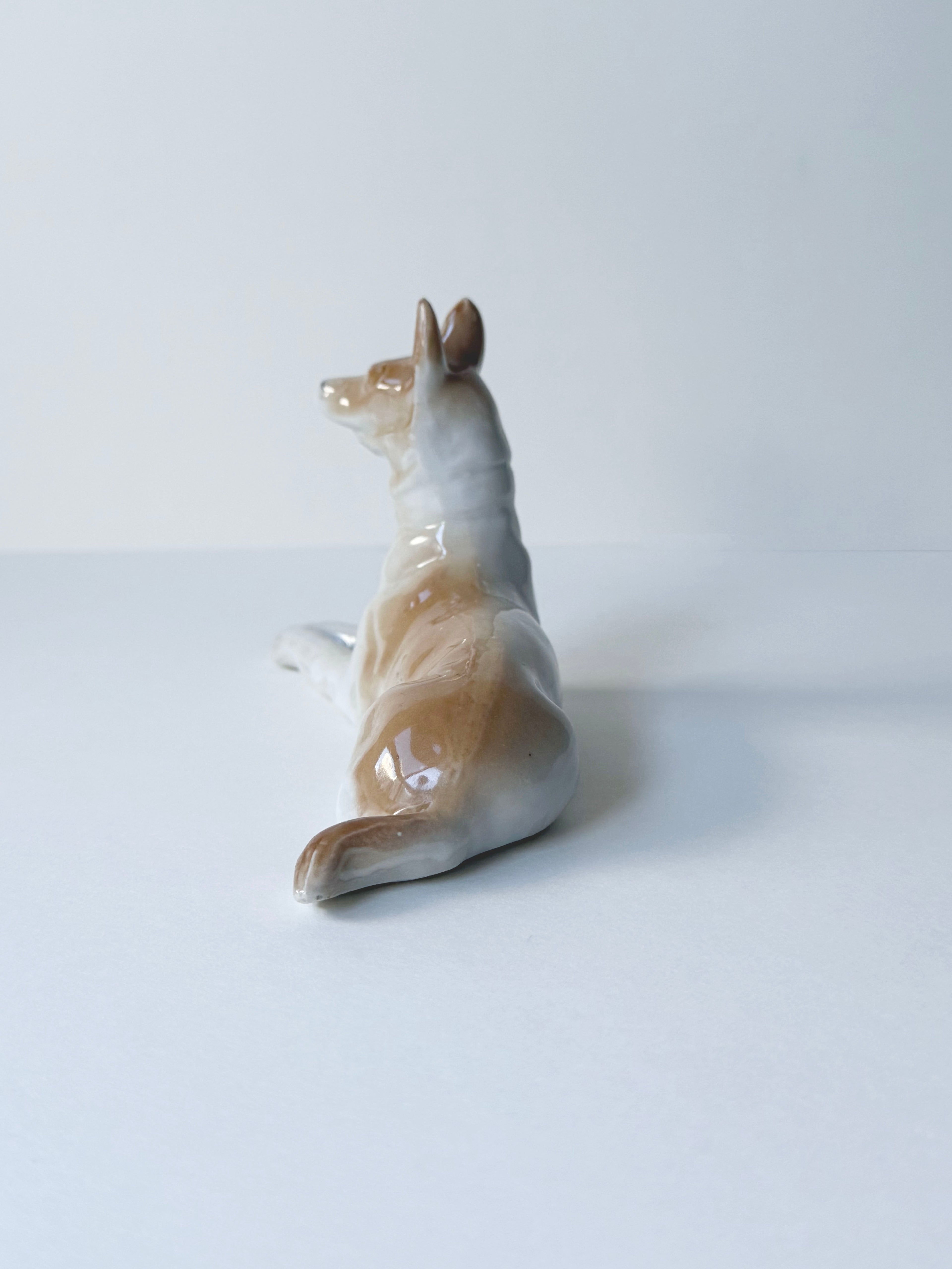 Vintage ceramic figurine｜修長陶瓷獵犬