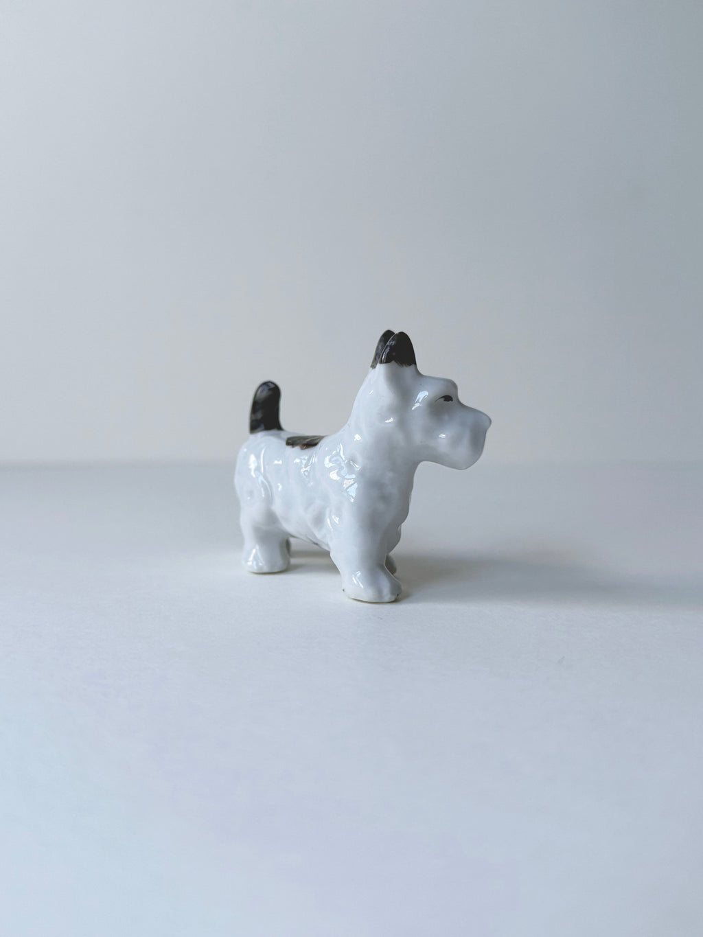 Vintage ceramic figurine｜白色陶瓷梗犬