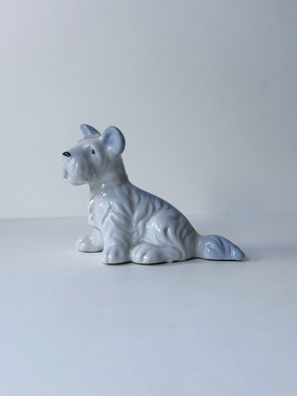 Vintage ceramic figurine｜白灰色陶瓷梗犬