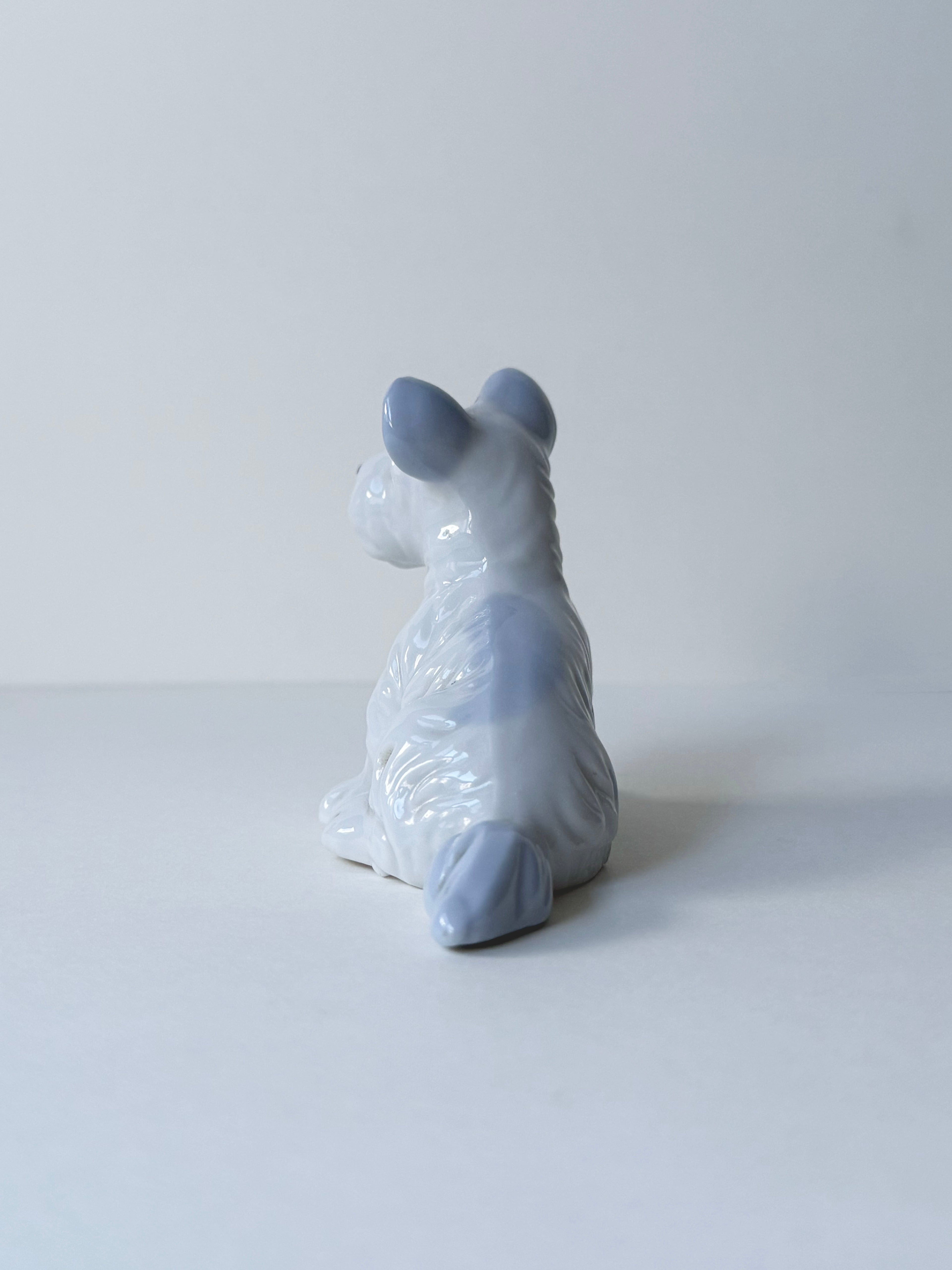Vintage ceramic figurine｜白灰色陶瓷梗犬