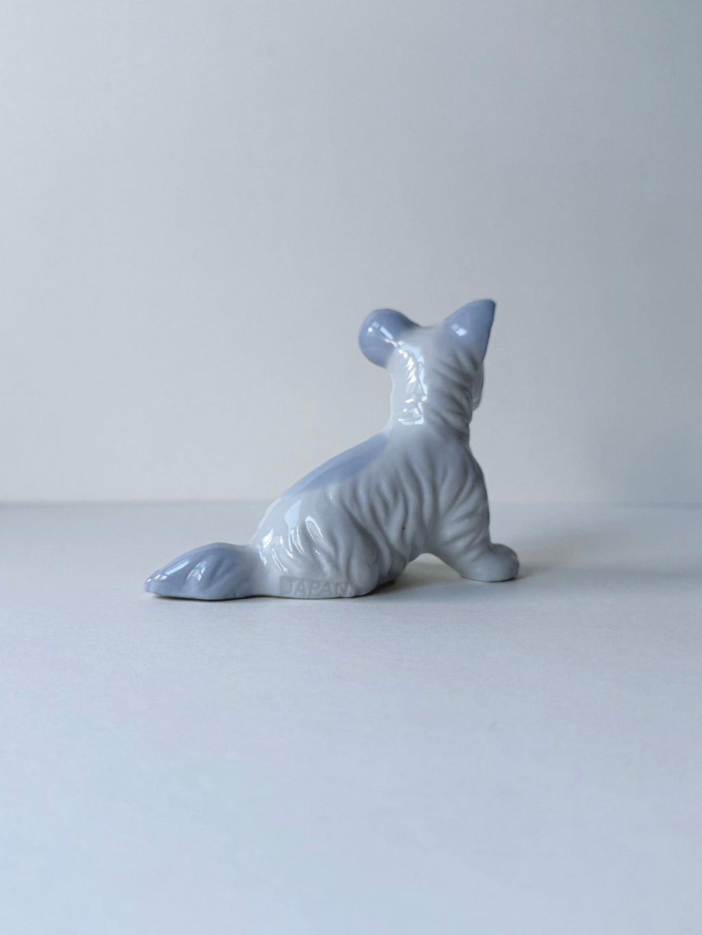 Vintage ceramic figurine｜白灰色陶瓷梗犬