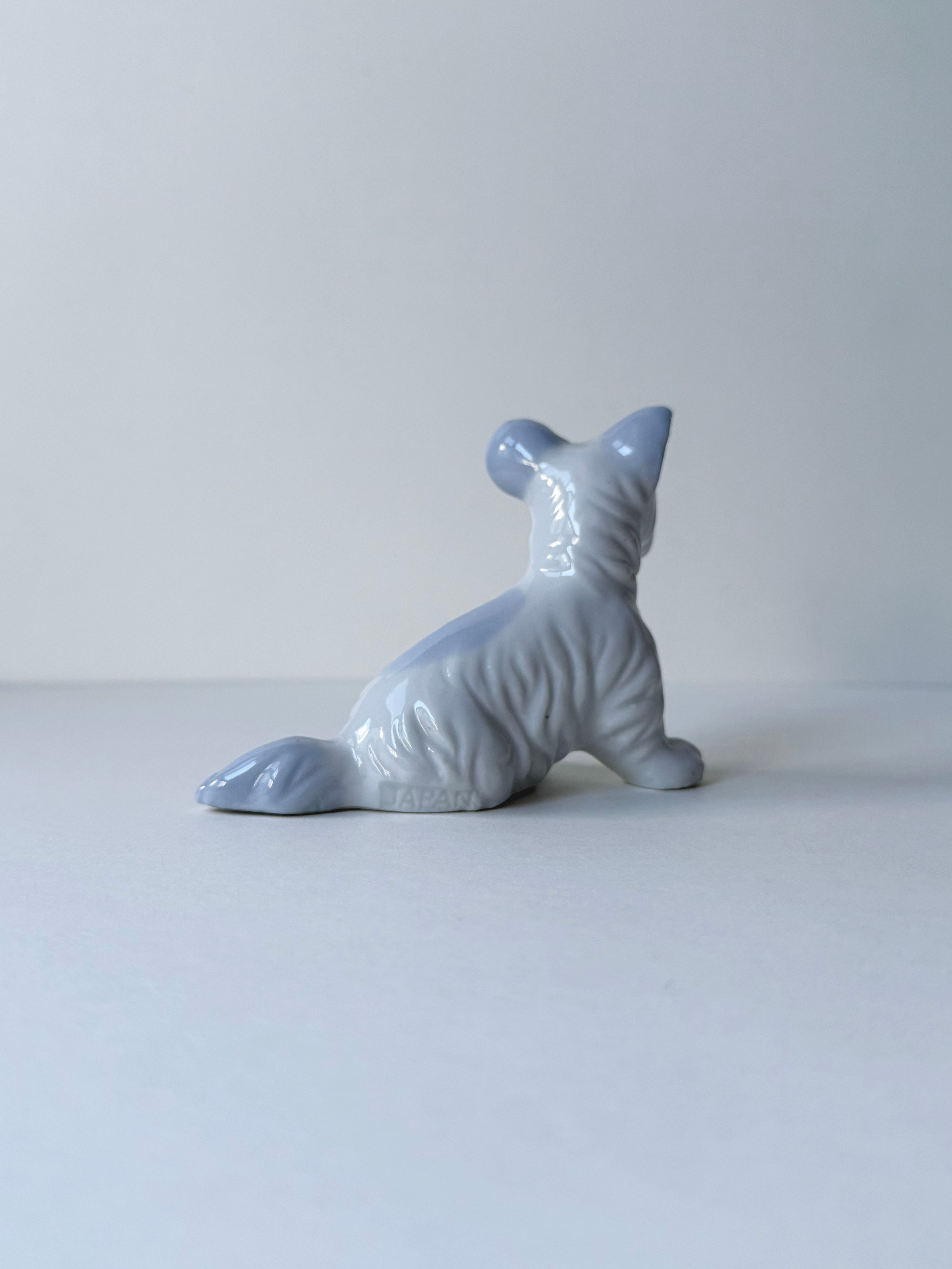 Vintage ceramic figurine｜白灰色陶瓷梗犬