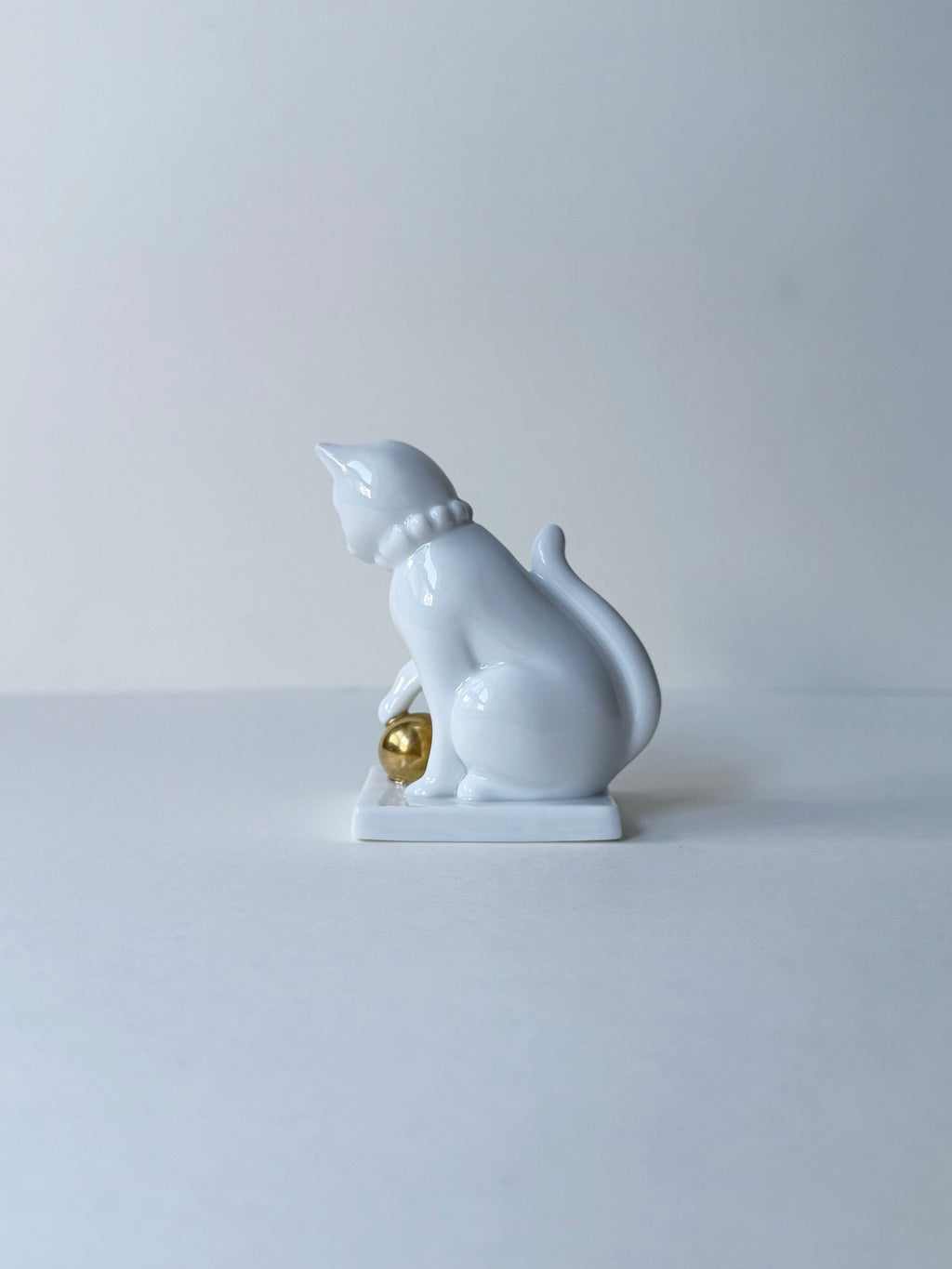 Vintage ceramic figurine｜金球白釉瓷貓貓