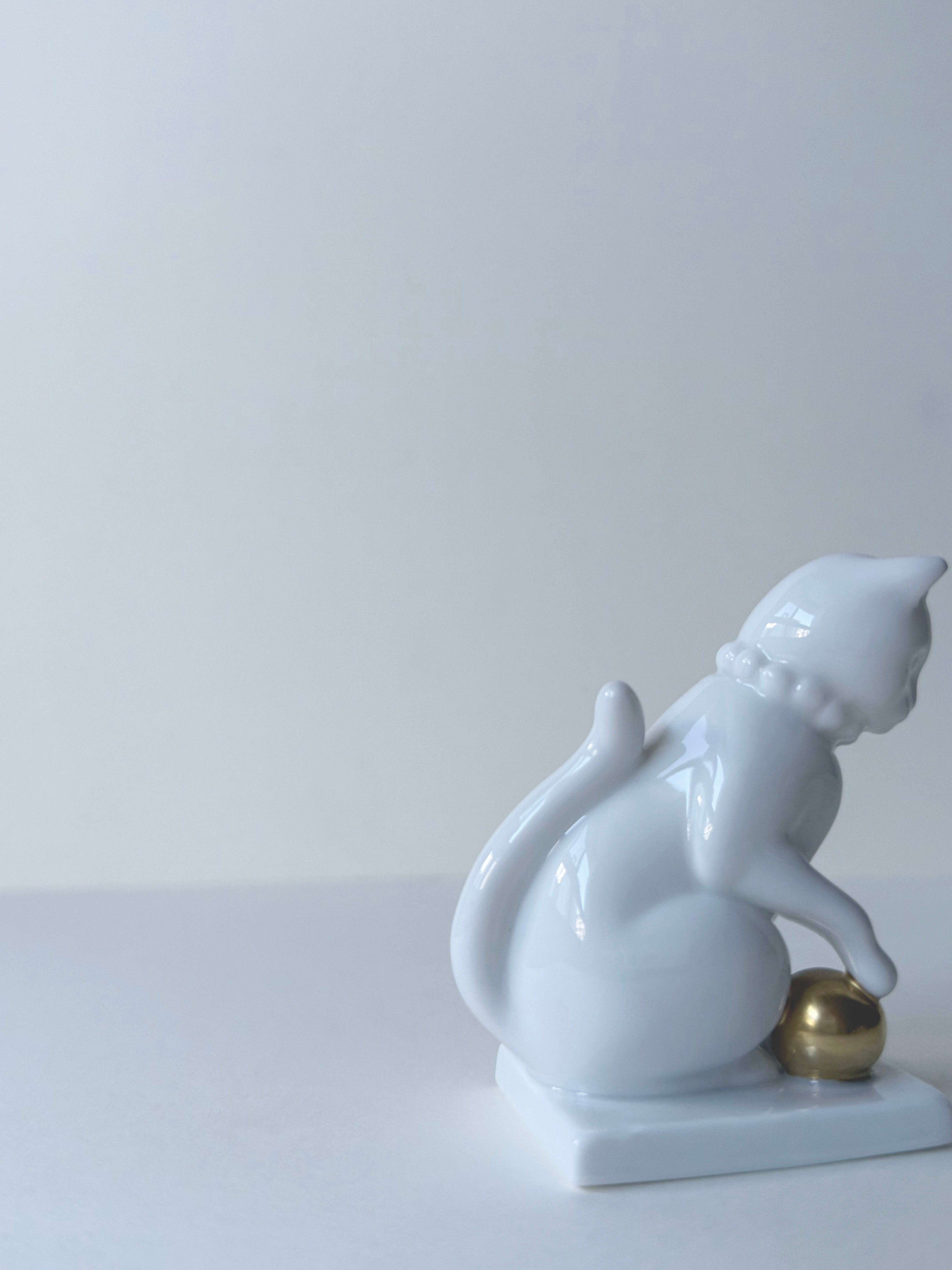 Vintage ceramic figurine｜金球白釉瓷貓貓