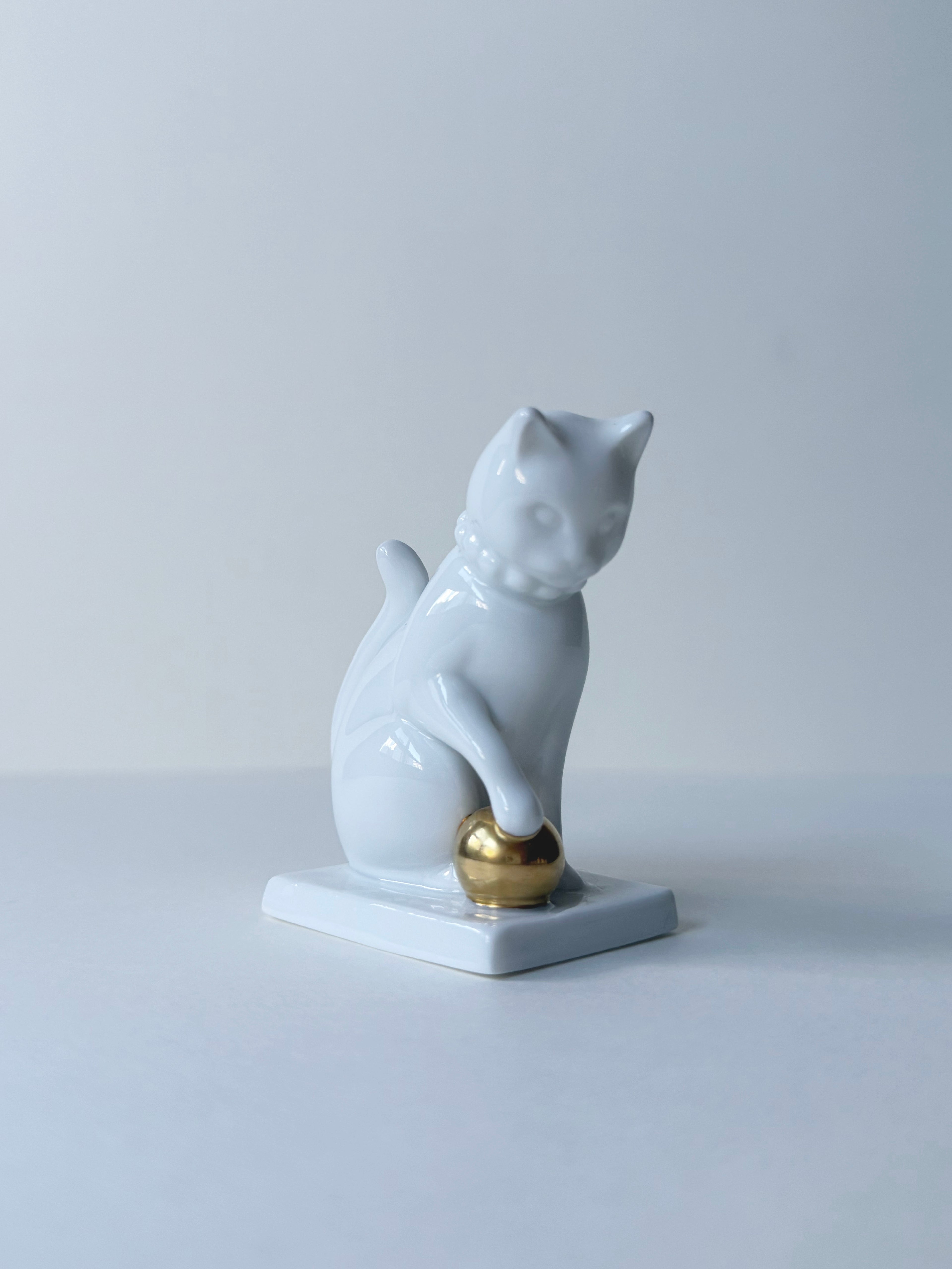 Vintage ceramic figurine｜金球白釉瓷貓貓